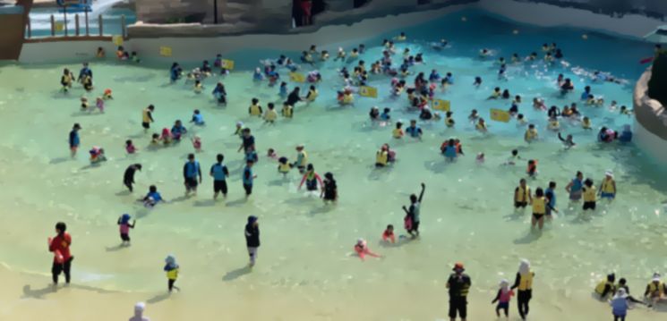 워터파크 사고로 숨진 초등생, 엎드려 8분 물에 떠 있었는데 아무도 못 봤다