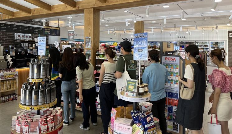 희귀 위스키에 '오픈런'…GS25, "2030 구매 80% 이상"