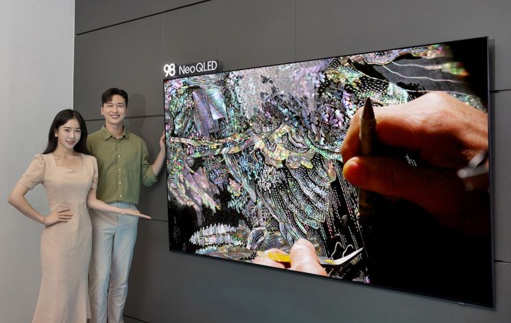 네오 QLED 98형 제품 / 출처=삼성전자