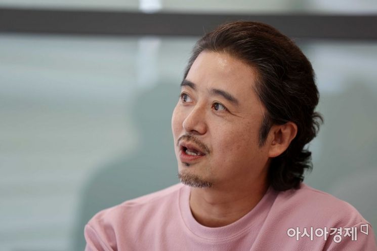 뮤지컬 첫사랑의 배우 윤영석이 23일 아시아경제와 인터뷰하고 있다. /문호남 기자 munonam@