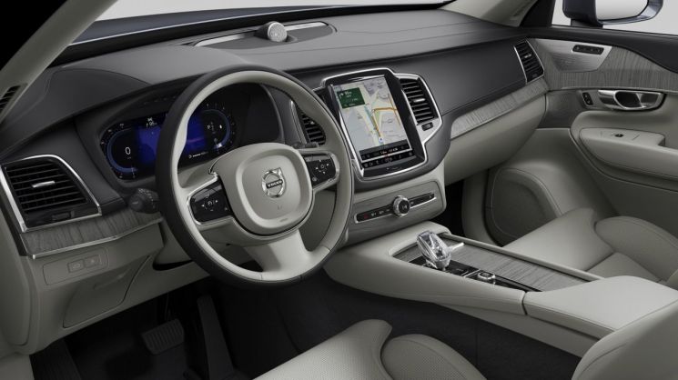볼보, 브랜드 첨단기술 집약된 플래그십 SUV 23년식 XC90 출시