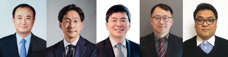 왼쪽부터 배경태 한미사이언스 부회장, 송기석 SK바이오사이언스 가치혁신실장, 송수영 휴온스글로벌 총괄사장, 이한주 GC녹십자 디스커버리 유닛장, 강덕원 일동제약 생산본부장.