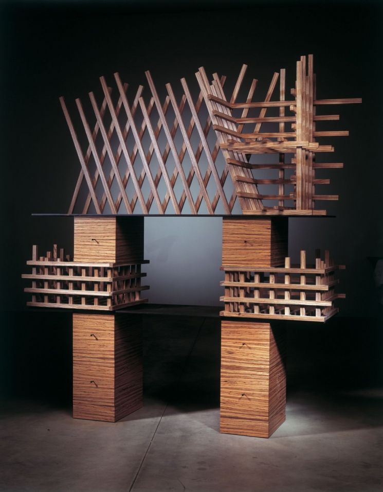Cabinet no.79, 2006, Zebra wood, 232 x 213 x 53 cm. 사진제공 = 더페이지갤러리