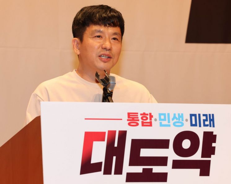 차유람 남편 "女 4인방이면 끝장"…배현진·나경원 "부적절·불쾌"(종합)