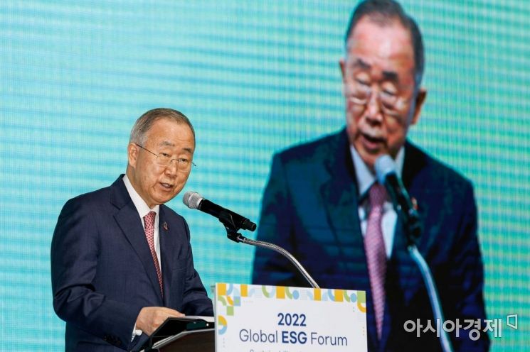 반기문 전 UN 사무총장이 29일 서울 중구 대한상의에서 열린 '2022 글로벌 ESG 포럼'에 참석해 'ESG와 지속가능발전'이란 주제로 기조강연 하고 있다./강진형 기자aymsdream@