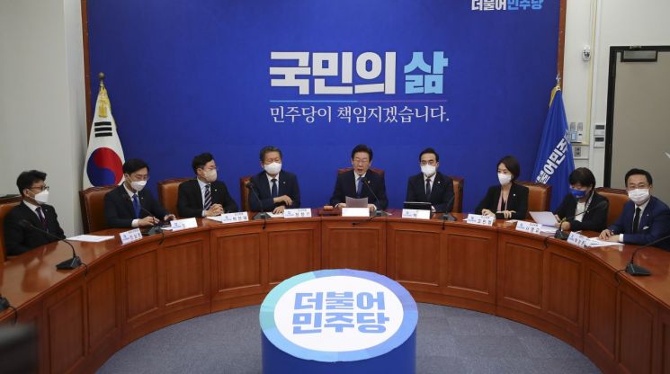 물가 다 올랐는데 쌀값만 '뚝뚝'…민주당, 내달 1일 쌀값TF 간담회
