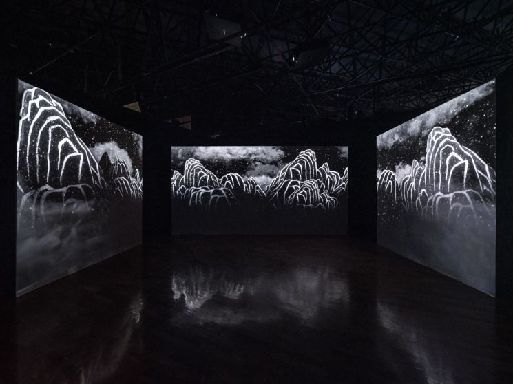 화려한 디지털 기술로 국립민속박물관에 신(神)들을 모았다