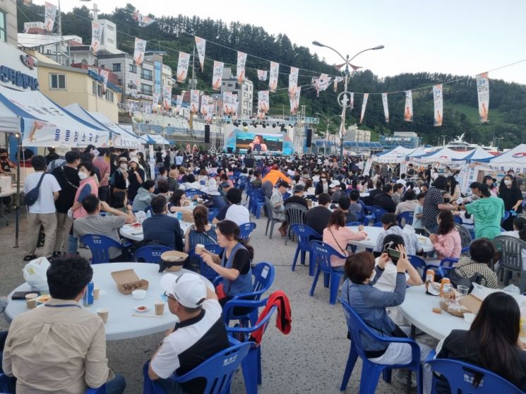 역대급 ‘대박’, 내년 또 만나요 … 울릉군, 빅히트 오징어축제 막 내려