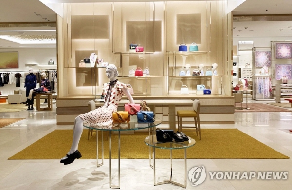 명품 브랜드 루이비통 매장. [이미지출처=연합뉴스]