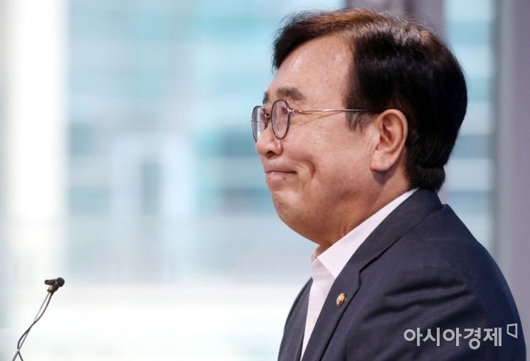 서병수 국민의힘 전국위원회 의장이 31일 국회 소통관에서 전국위원회 의장직 사퇴 기자회견을 갖고 있다./윤동주 기자 doso7@