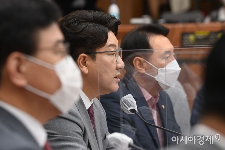 권성동 국민의힘 원내대표가 1일 국회에서 열린 원내대책회의에 참석, 모두발언을 하고 있다./윤동주 기자 doso7@