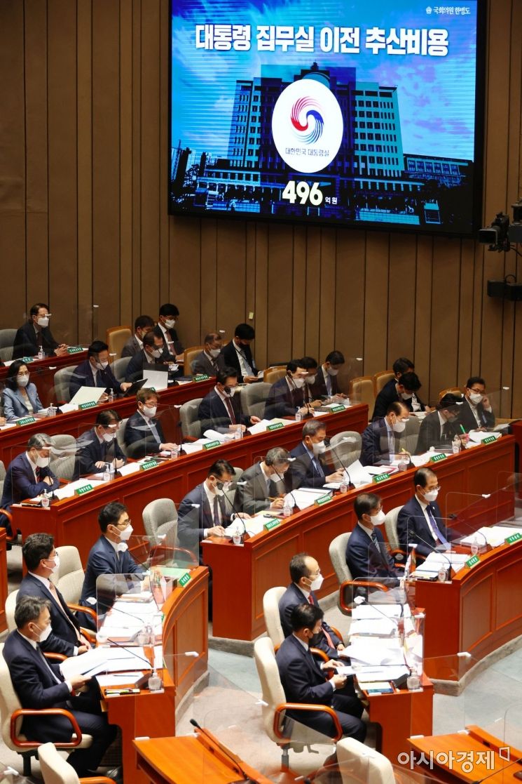 한병도 더불어민주당 의원이 1일 국회에서 열린 예산결산특별위원회 제1차 전체회의에서 대통령실 이전 문제와 관련해 질의를 하고 있다./윤동주 기자 doso7@