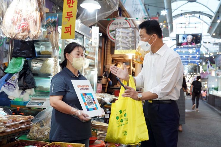 이승로 성북구청장 추석 앞두고 전통시장 살리기 나서 