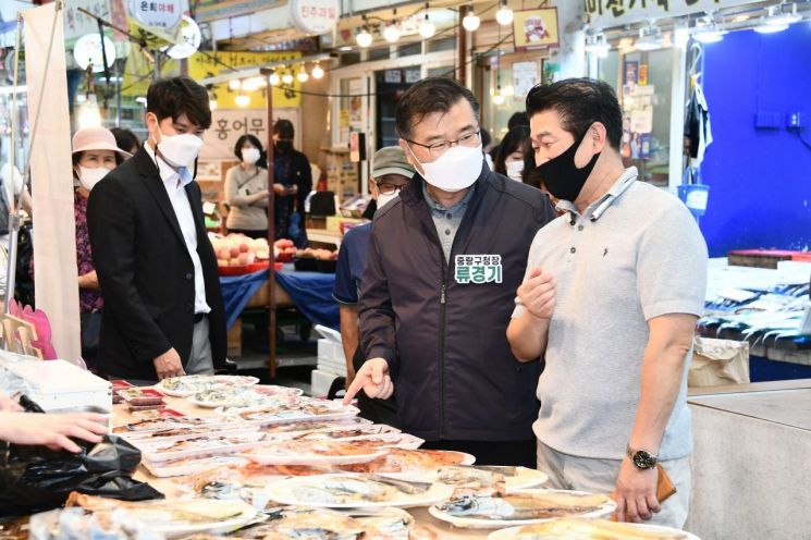 이승로 성북구청장 추석 앞두고 전통시장 살리기 나서 