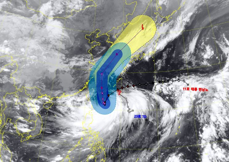 Typhoon Hinnamnor began moving slowly northward at about 4 km/h on the morning of the 2nd, passing 580 km southeast of Taipei, Taiwan. Photo by Korea Meteorological Administration website capture [Image source=Yonhap News]