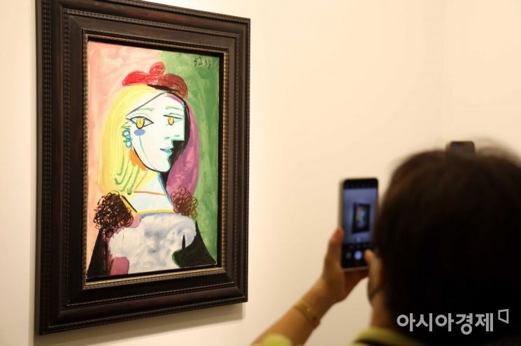 세계 3대 아트페어로 꼽히는 ‘프리즈’(Frieze)가 2일 서울 강남구 코엑스 C·D홀에서 열렸다. 첫날은 VIP 티켓 소지자만 입장하고, 일반 관람은 내일(3일)부터 시작한다. 프리즈 서울은 21개국 갤러리 110곳이 참여해 동시대 최고 작가들의 작품들을 선보인다. /문호남 기자 munonam@