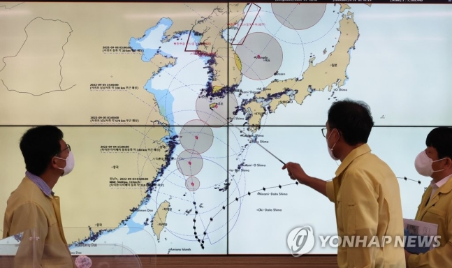 벌써 주택 침수 피해…괴물 태풍 '힌남노' 북상, 전국 초긴장