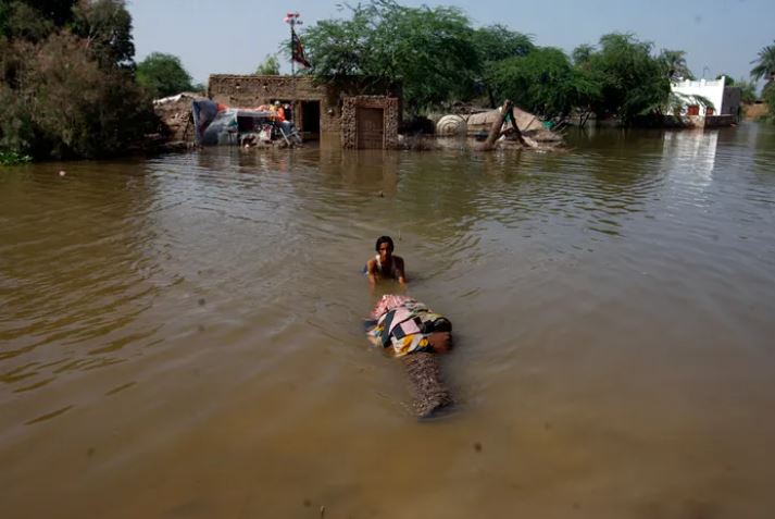 '대참사' 파키스탄 홍수 사망자 1300명…"사망자 더 늘어날 것"