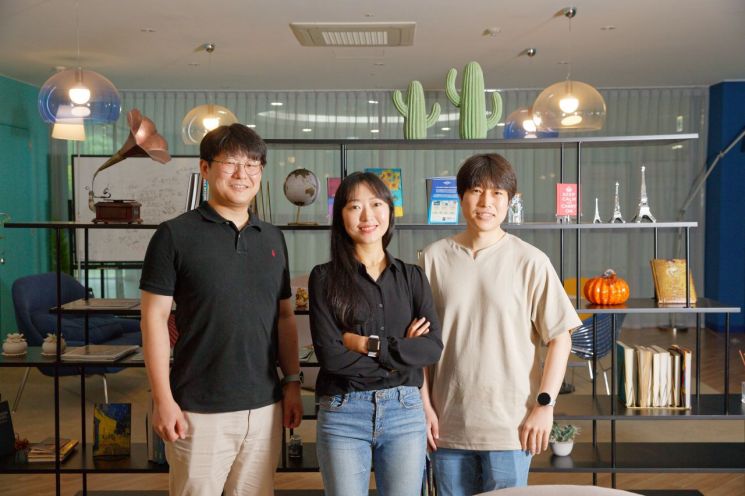 (왼쪽부터)이덕형 UNIST 교수, 양효심 서울대 박사과정 연구원, 김성환 교수.
