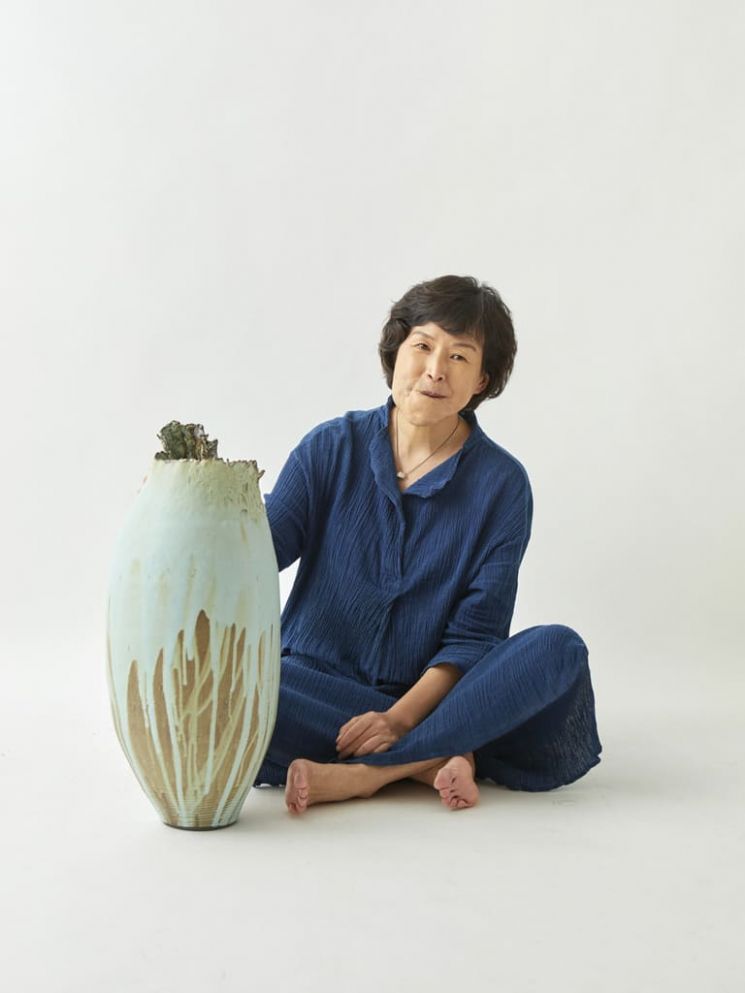 This year's winner in the creative category, Kim Hye-jeong, is a ceramic art artist recognized for her artistic experiments and aesthetic value regarding the characteristics of materials. Photo by Korea Craft & Design Foundation
