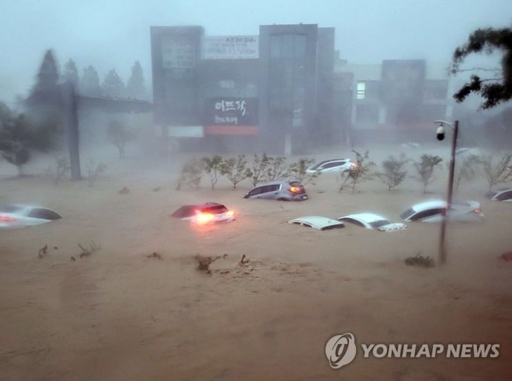 한국도 '괴물태풍' 사정권…해수온도 상승에 영향