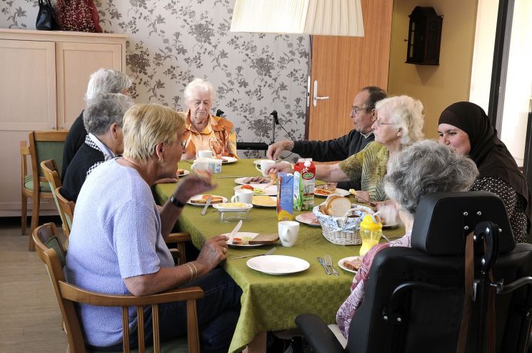 [100세 뇌건강⑧]마을전체가 치매 노인…호그벡은 '작은 사회'