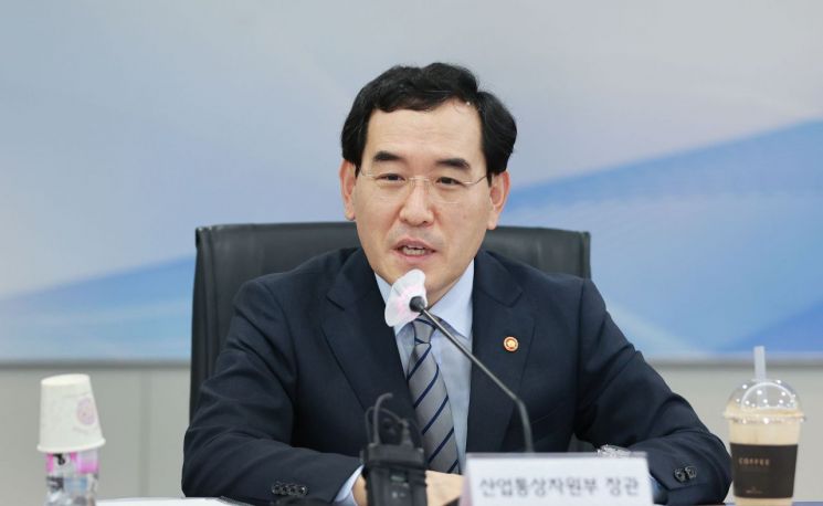 이창양 산업통상자원부 장관이 7일 서울 여의도 중소기업중앙회에서 열린 중소기업인 간담회에 참석해 모두발언을 하고 있다.