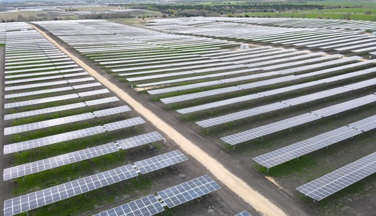 한화큐셀이건설한 미국 텍사스주 168MW 규모 태양광 발전소. 사진제공=한화솔루션