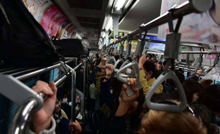 "치한 많이 계신다…피하려면 뒤쪽 칸으로" 日 지하철서 '황당' 안내 방송 논란