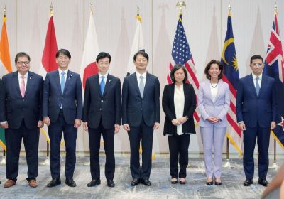 안덕근 산업통상자원부 통상교섭본부장(가운데)이 지난해 9월 8일(현지시간) 미국 로스앤젤레스에서 열린 '인도태평양경제프레임워크(IPEF) 장관회의'에서 기념촬영을 하고 있다. [이미지출처=연합뉴스]