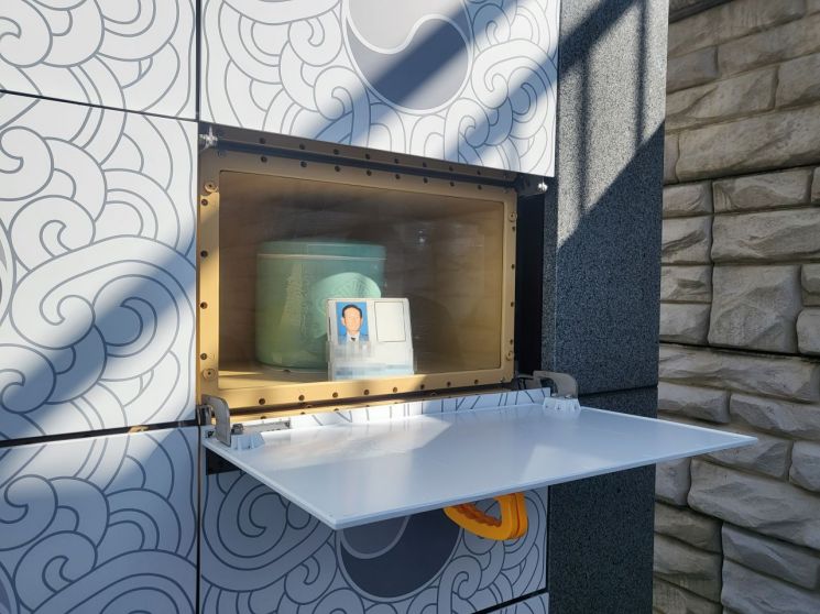 “아빠 다시 올게요”…추석 연휴 국립묘지 가보니