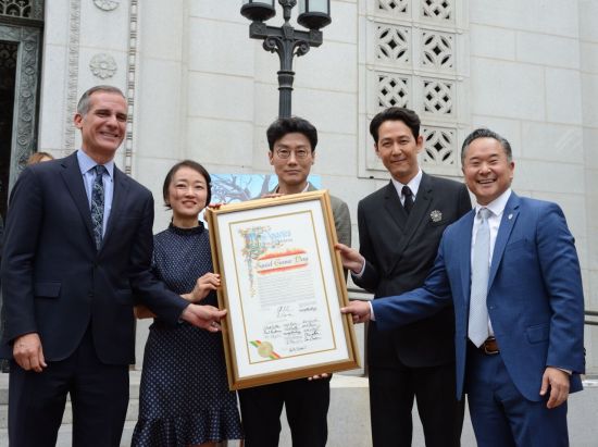 '오징어 게임' 내일 드라마 역사 새로 쓴다…에미상 정조준