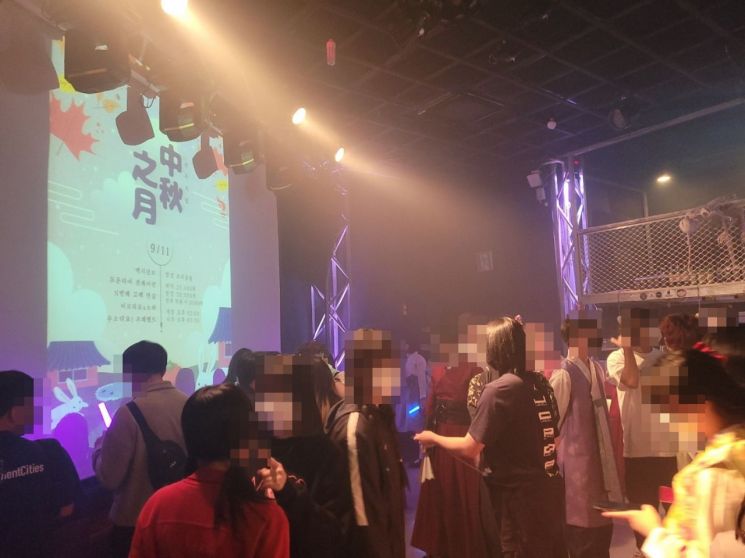 추석에 라이브 아이돌 보기 위해 모인 100명…한가위 소망은 ‘성장’