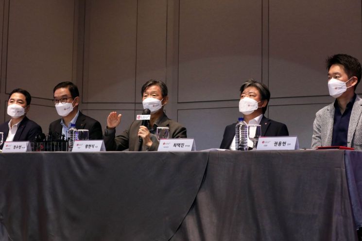 [일문일답] 황현식 LG유플러스 사장 "분사 1호는 '아이들나라'…구체적 계획은 미정"