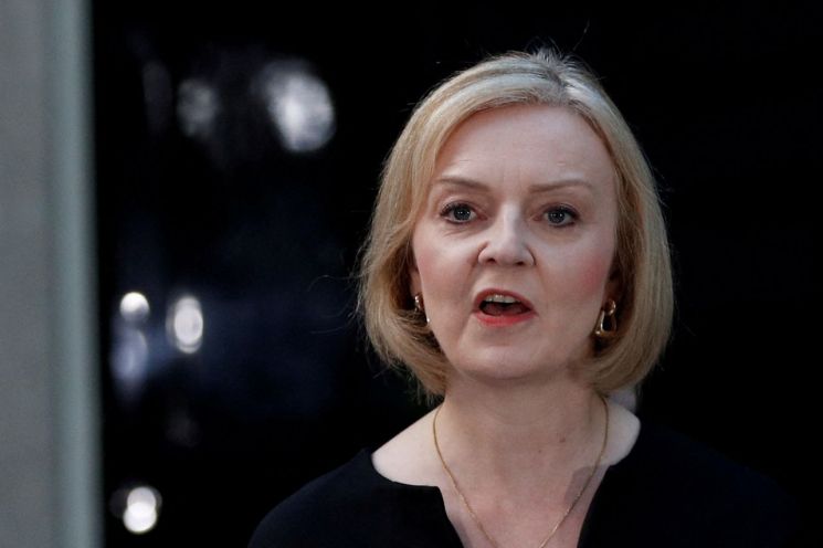 "英트러스, 소프트뱅크와 접촉 시도중…ARM 런던 상장 설득 차원"