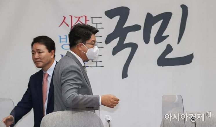 권성동 국민의힘 원내대표가 16일 국회에서 열린 원내대책회의에 참석하고 있다./윤동주 기자 doso7@