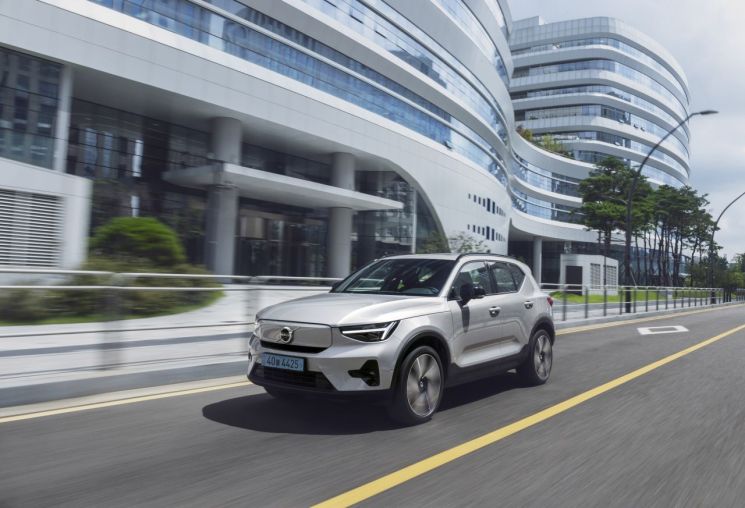 볼보 XC40, 이유 있는 2년 연속 유럽 ‘프리미엄 컴팩트 SUV’ 1등