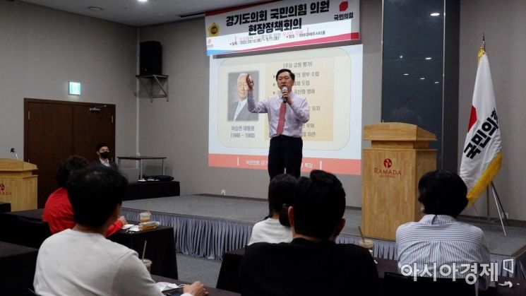 김기현 국민의힘 의원이 16일 제주시 라마다제주 시티홀에서 열린 국민의힘 경기도의회 의원 워크숍에서 '성공적인 의정활동을 위한 우리의 자세'를 주제로 특강을 하고 있다./사진=김기현 의원실
