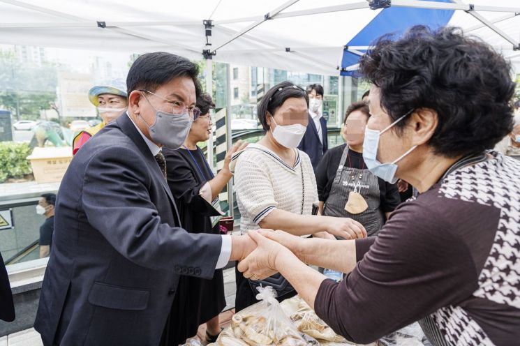 [포토]최호권 영등포구청장,서울시민체육대축전 영등포구 응원단장  