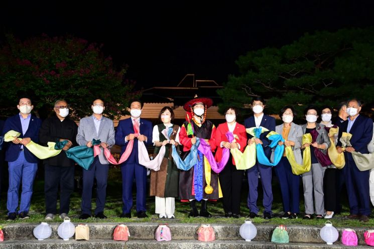 경남 진주시는 문화재청의 문화재 야행 사업, 향교·서원 문화재 활용사업 공모에 선정됐다.