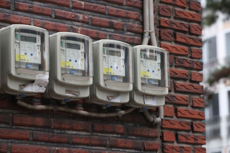 4분기 전기요금 인상 결정 연기…고심 깊어지는 정부