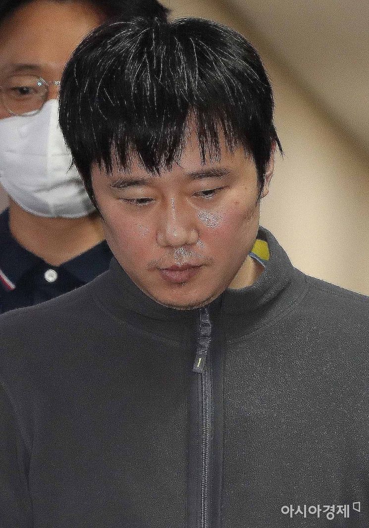 '스토킹·불법촬영 혐의' 전주환, 1심서 징역 9년(상보)