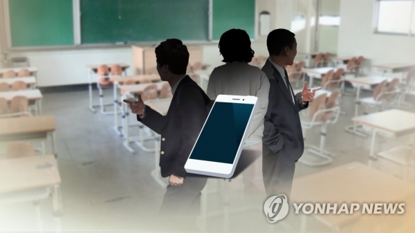 대면 수업 전환 이후 교권 침해 사례가 증가하면서 교사들의 교육활동은 물론 다른 학생들의 학습권 침해 우려가 커지고 있다. [이미지출처=연합뉴스]