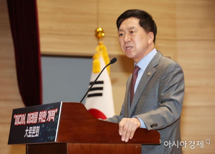 김기현 국민의힘 의원이 21일 국회에서 열린 "미디어, 미래를 위한 개혁" 大토론회에서 인사말을 하고 있다./윤동주 기자 doso7@