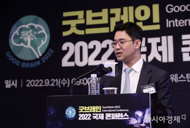 신재용 연세대 의대 교수가 21일 서울 중구 웨스틴조선호텔에서 아시아경제 주최로 열린 '굿브레인 2022 국제 콘퍼런스'에서 '한국 DTx 현재와 미래'를 주제로 강연을 하고 있다./김현민 기자 kimhyun81@