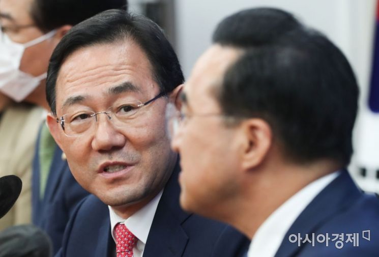 주호영 국민의힘 신임 원내대표가 21일 국회에서 박홍근 더불어민주당 원내대표를 예방, 인사말을 하고 있다./윤동주 기자 doso7@