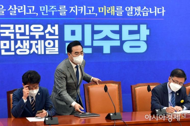 박홍근 더불어민주당 원내대표가 22일 국회에서 열린 정책조정회의에 참석하고 있다./윤동주 기자 doso7@