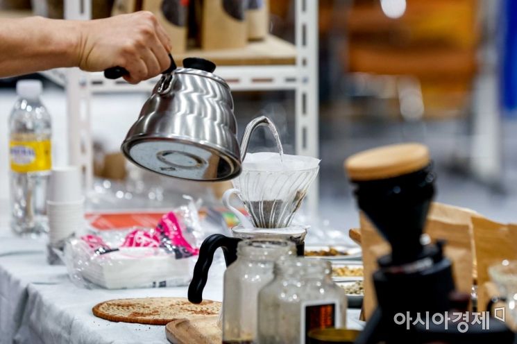 '하루 한잔' 커피 일상이라는데…MZ들은 '이것' 마신다