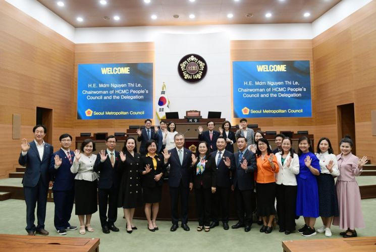 김현기 서울시의회 의장, 우호도시 호치민시 응웬 티 레 의장 접견