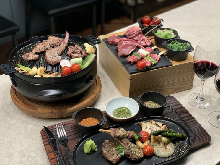 ‘양갈비 맛집’ 글래드 호텔, 집에서 즐기는 ‘램 홈마카세’ 출시